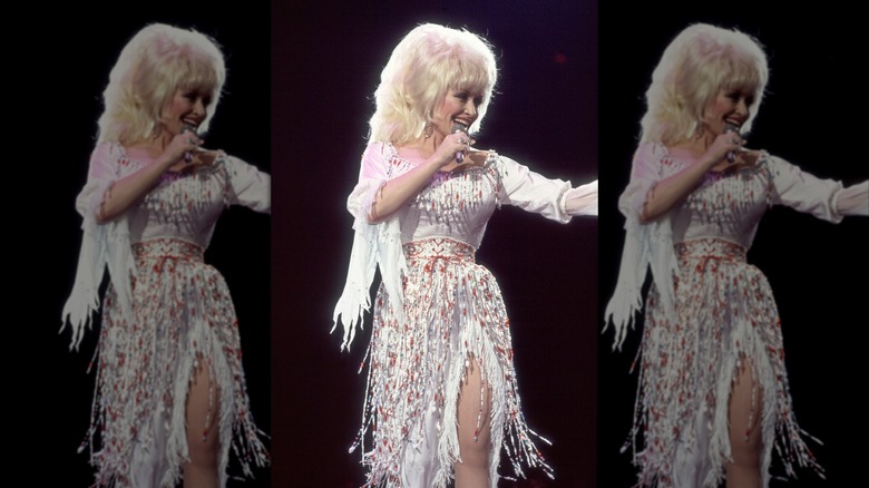 Dolly Parton during a 1986 performance in Illinois.