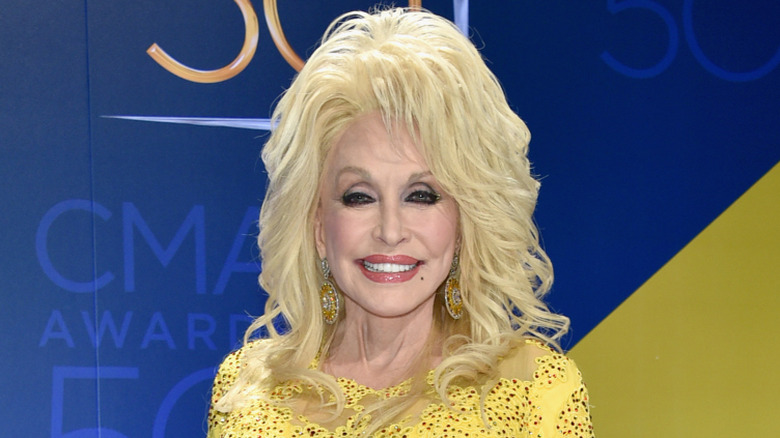 Dolly Parton in a yellow dress