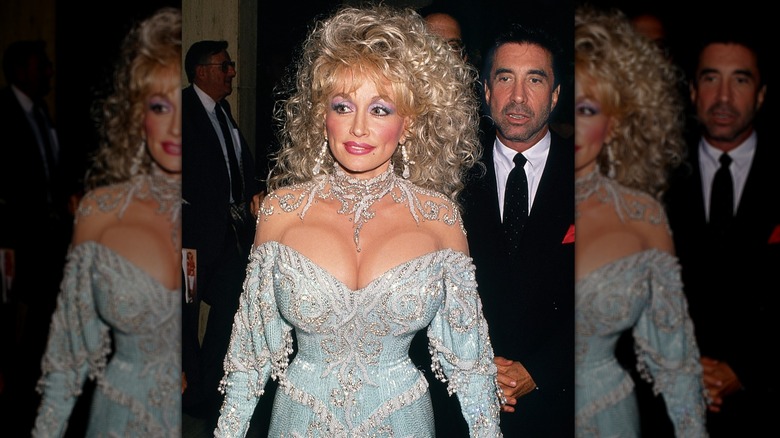Dolly Parton attends the premiere of "Steel Magnolias"