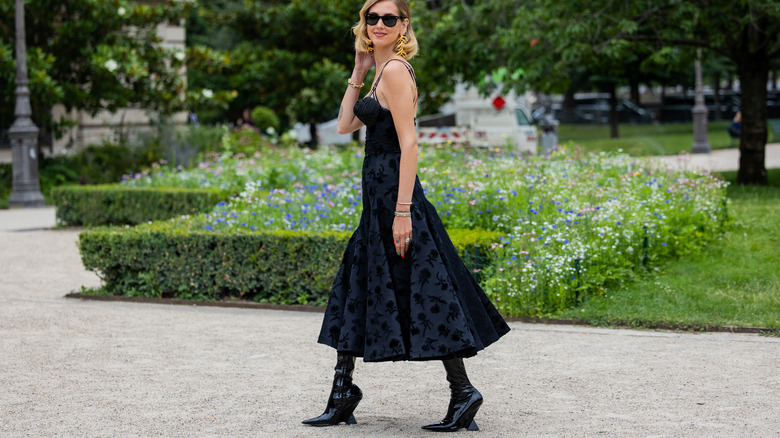 woman wearing black dress with boots