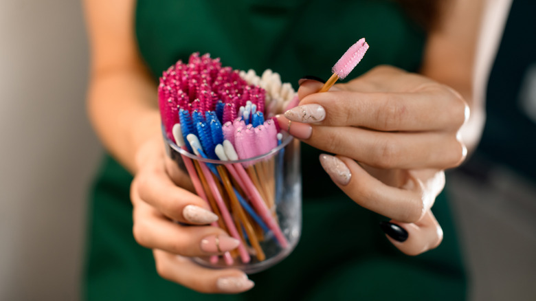 A person with a jar filled with spoolies