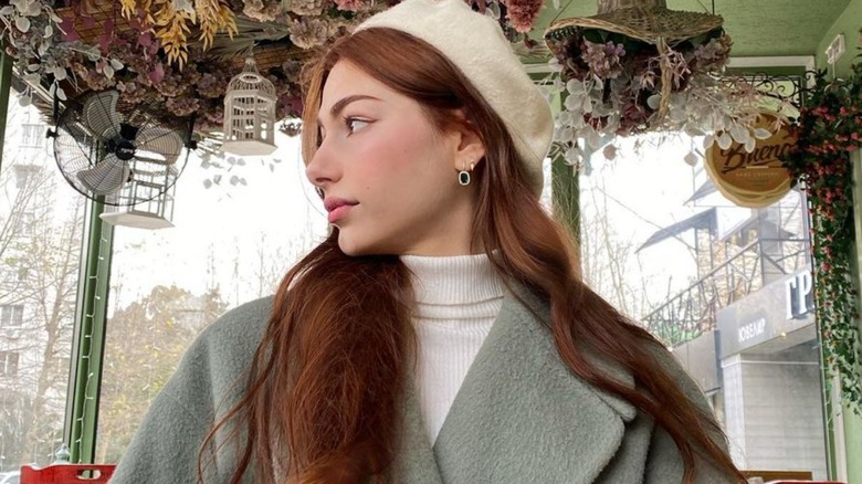 Woman models croquette winterwear 