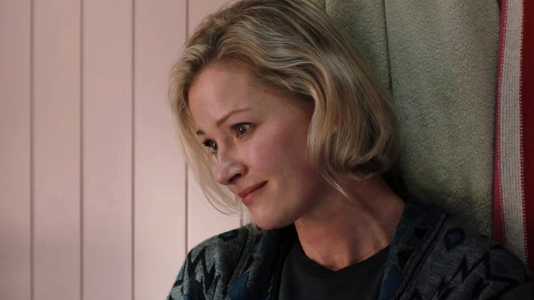 Gretchen Mol as Evelyn Dutton in 