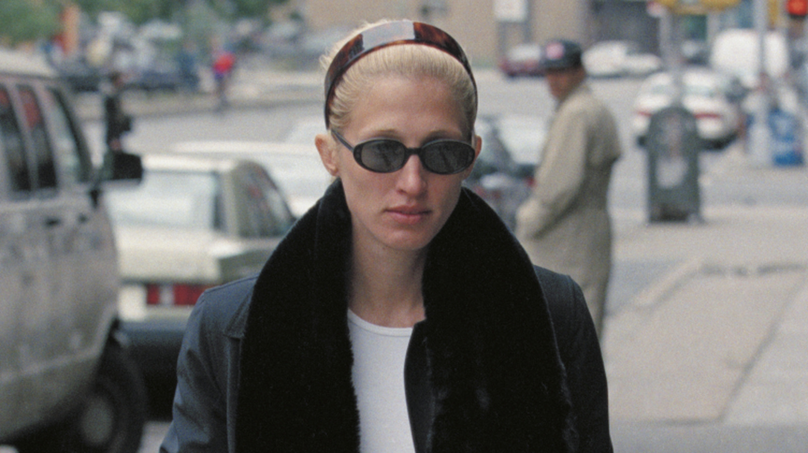 Everyone Wore This Hair Accessory In The '90s & It's Time It Made A Comeback