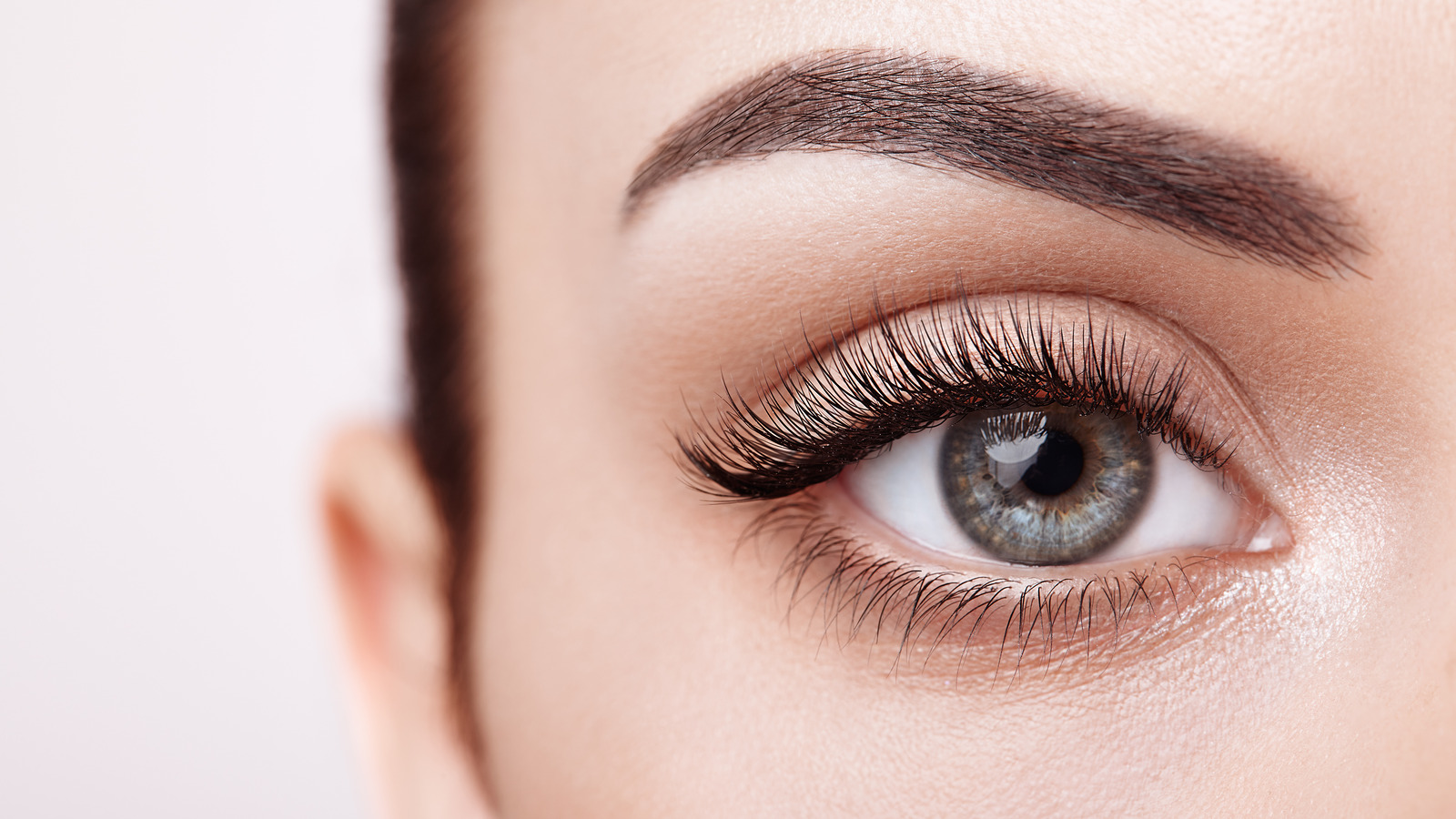 Everything You Need To Know Before You Go For An Eyelash Tint