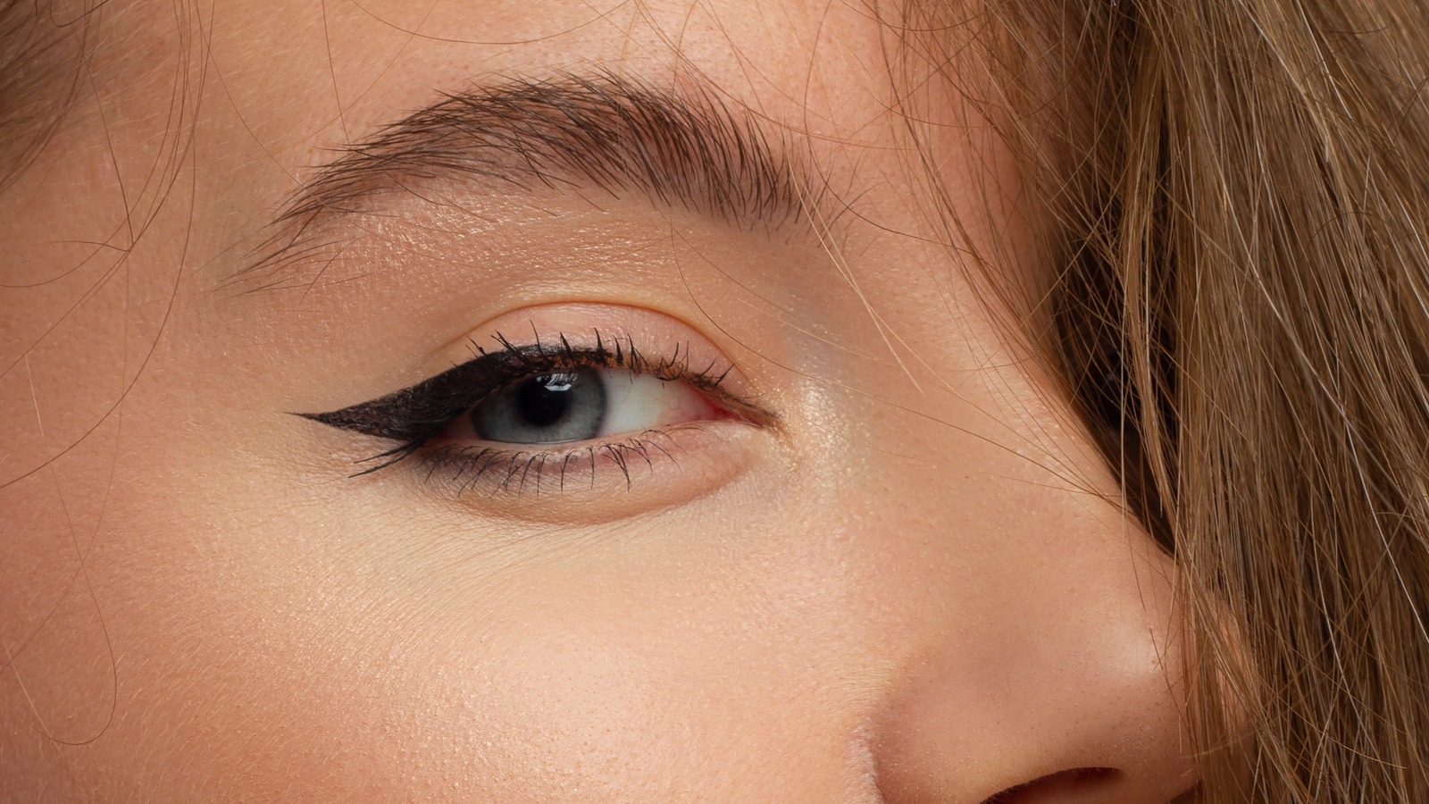 Eyeliner Stamp The Easiest Way To Embrace Graphic Liner Without Steady