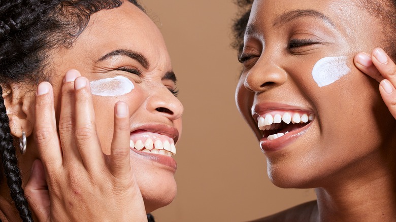 women applying sunscreen