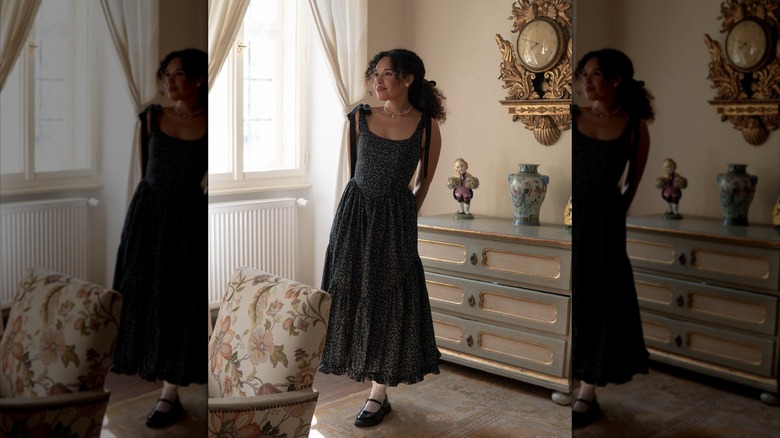 Flowy dress with ribbon sleeves