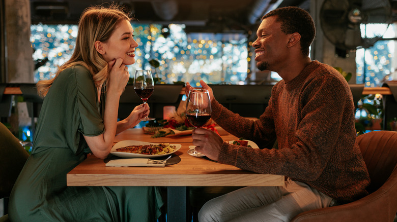 couple on dinner date 