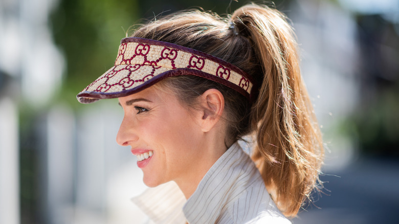 Woman wearing a raffia visor