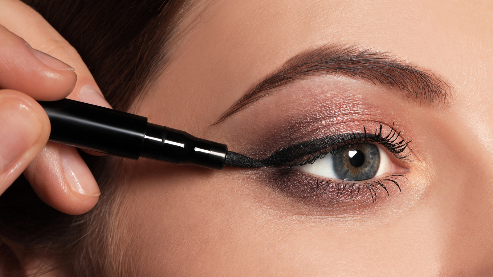 How to Make Eyeliner Stay All Day - L'Oréal Paris