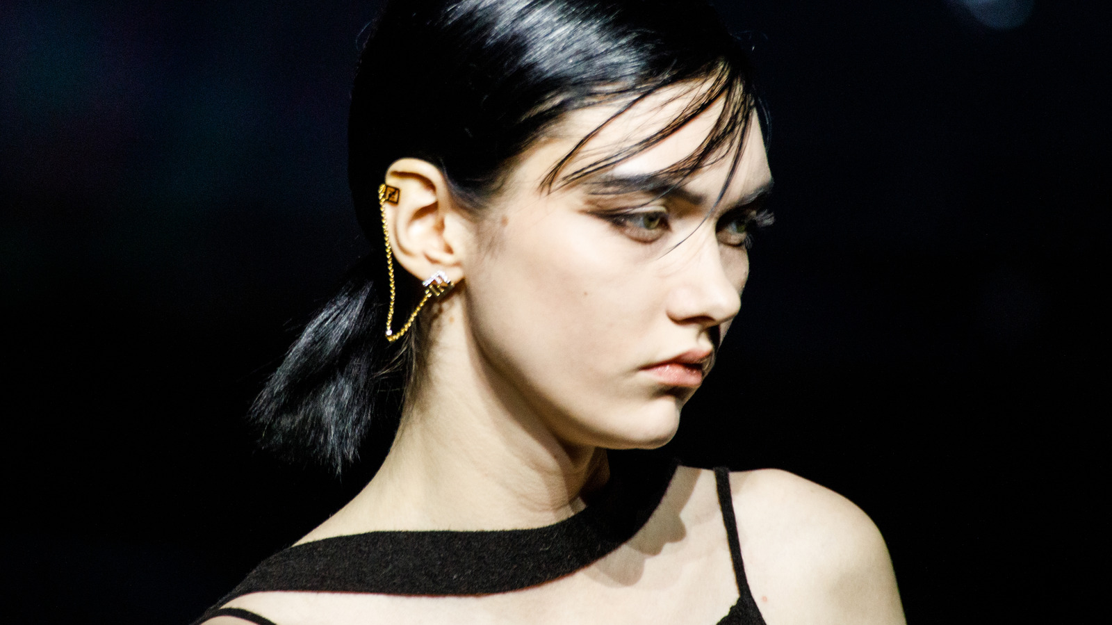 'Glass Hair' Is The Smooth, Shiny Style That's Trending Right Now