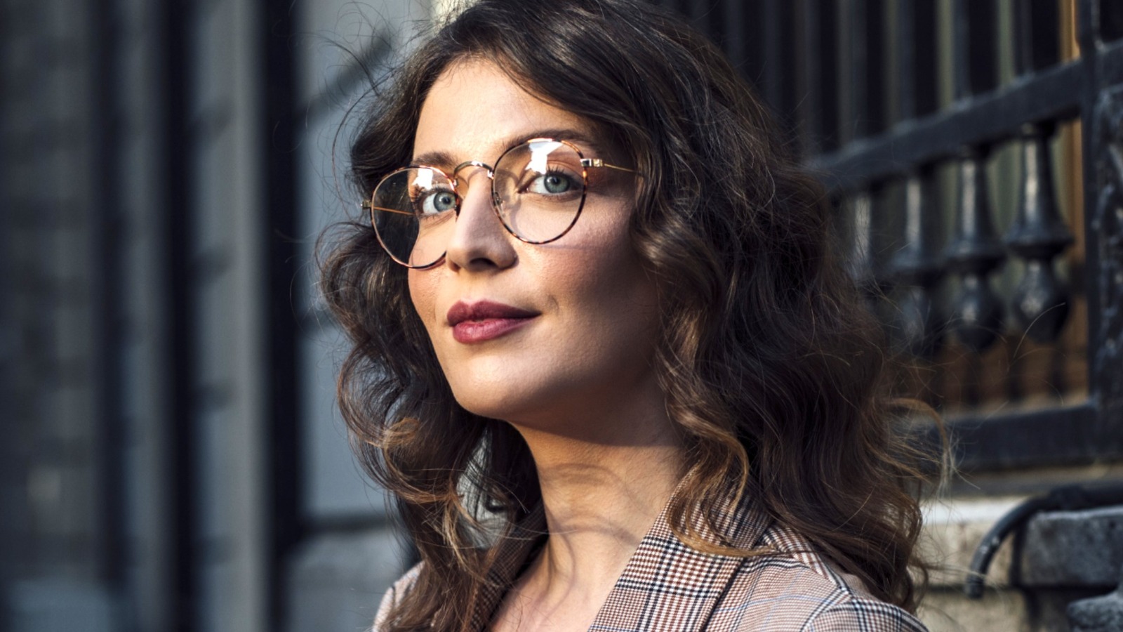 Glasses Are The MustHave Accessory Of Fall 2023 Here's How To Style Them
