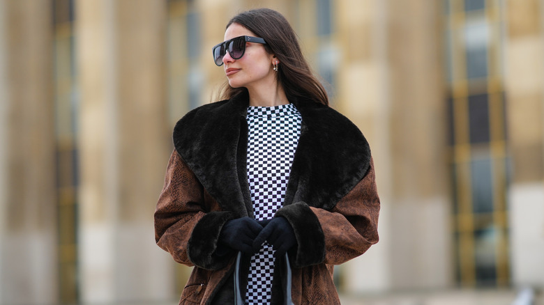 Woman wearing black gloves