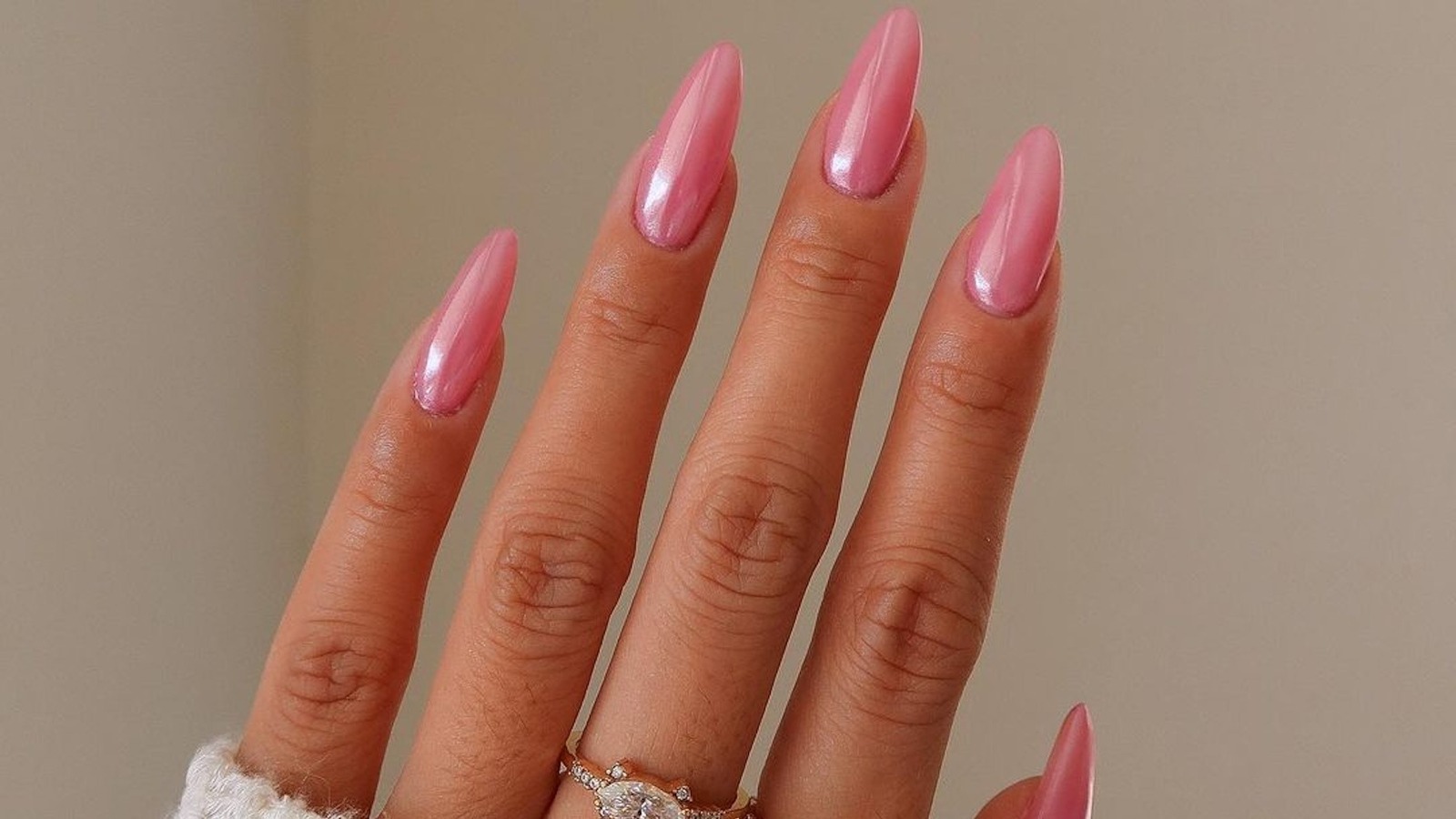 2025 Powdery Pearl Nails Style