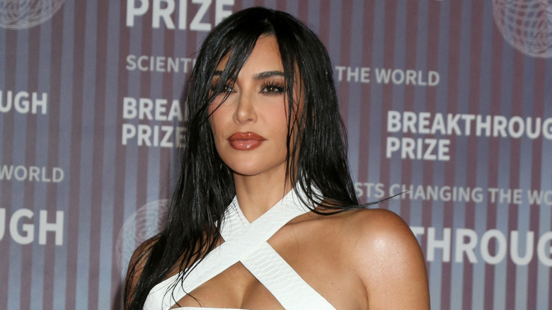 Kim Kardashian wet hair