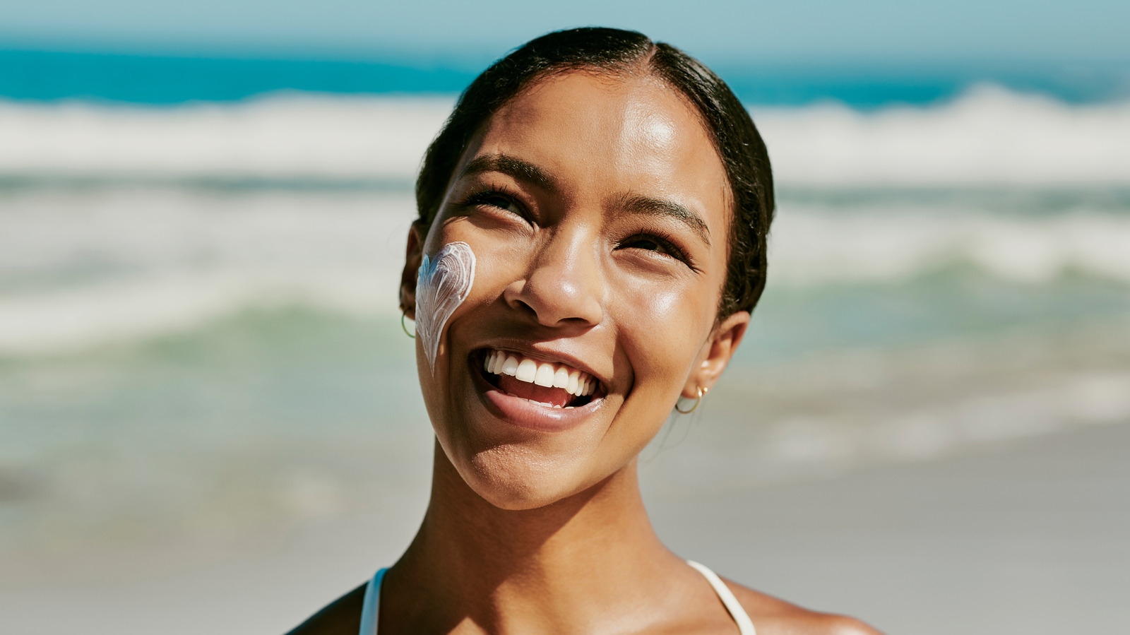 Have AcneProne Skin? Here's What To Look For In Your Sunscreen