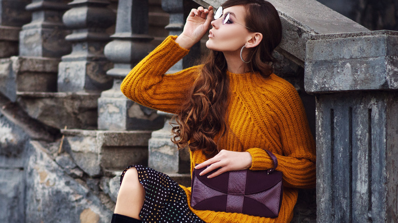 Woman wearing autumn fashion