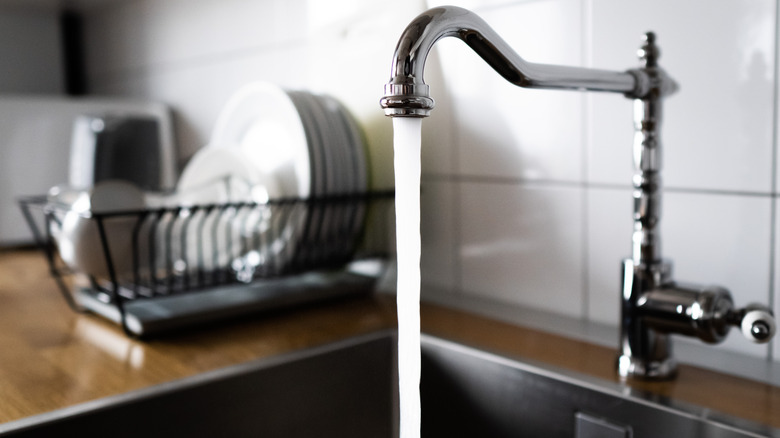 Sink filling up with water