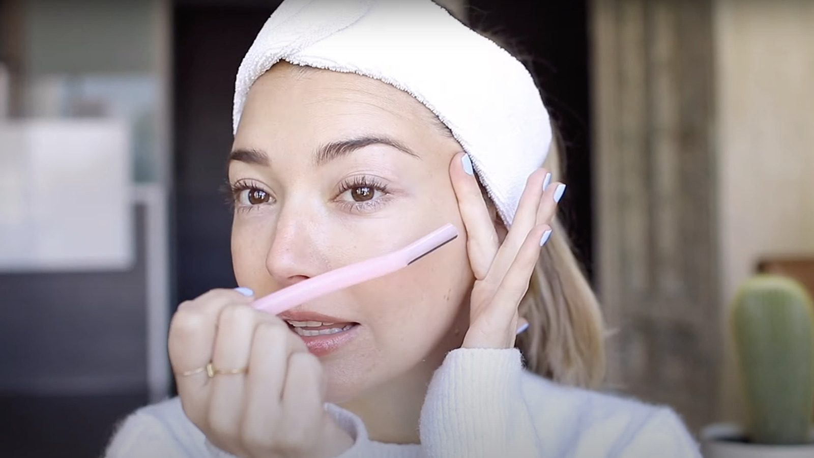 Here's How Often You Should Be Dermaplaning Your Face For The Best Results