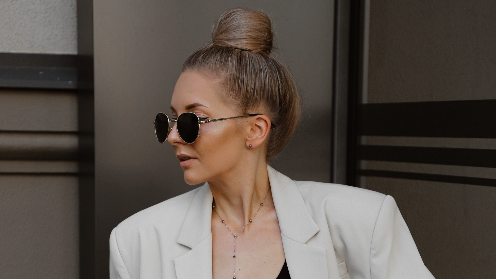 Here's How To Pick The Perfect Hair Bun Type For Your Face Shape