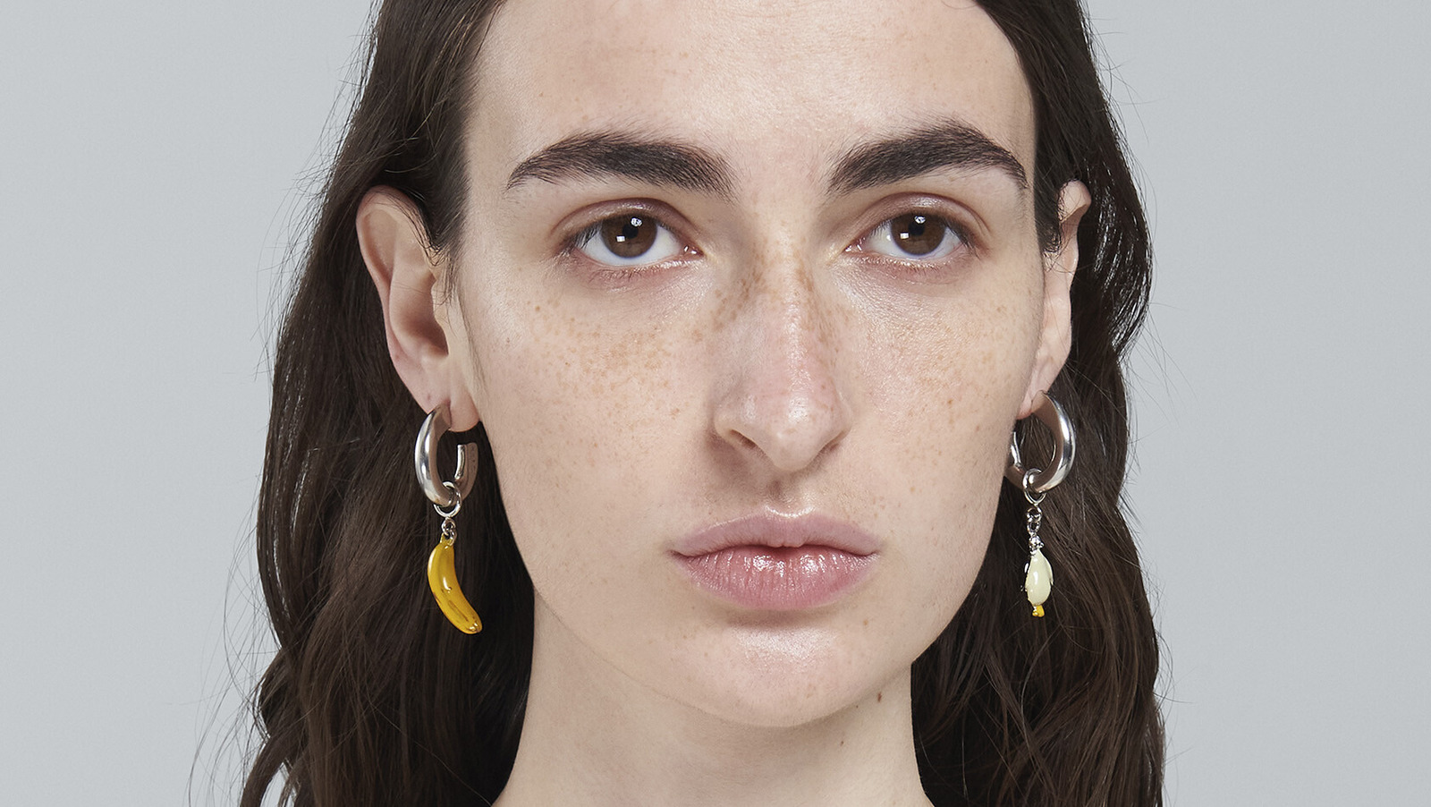 Here's How You Can Make Mismatched Earrings Look Purposeful