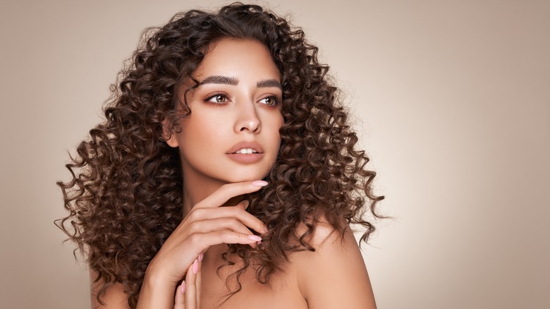 Here's The Best Order To Apply Your Hair Products In If You Have Curly Hair