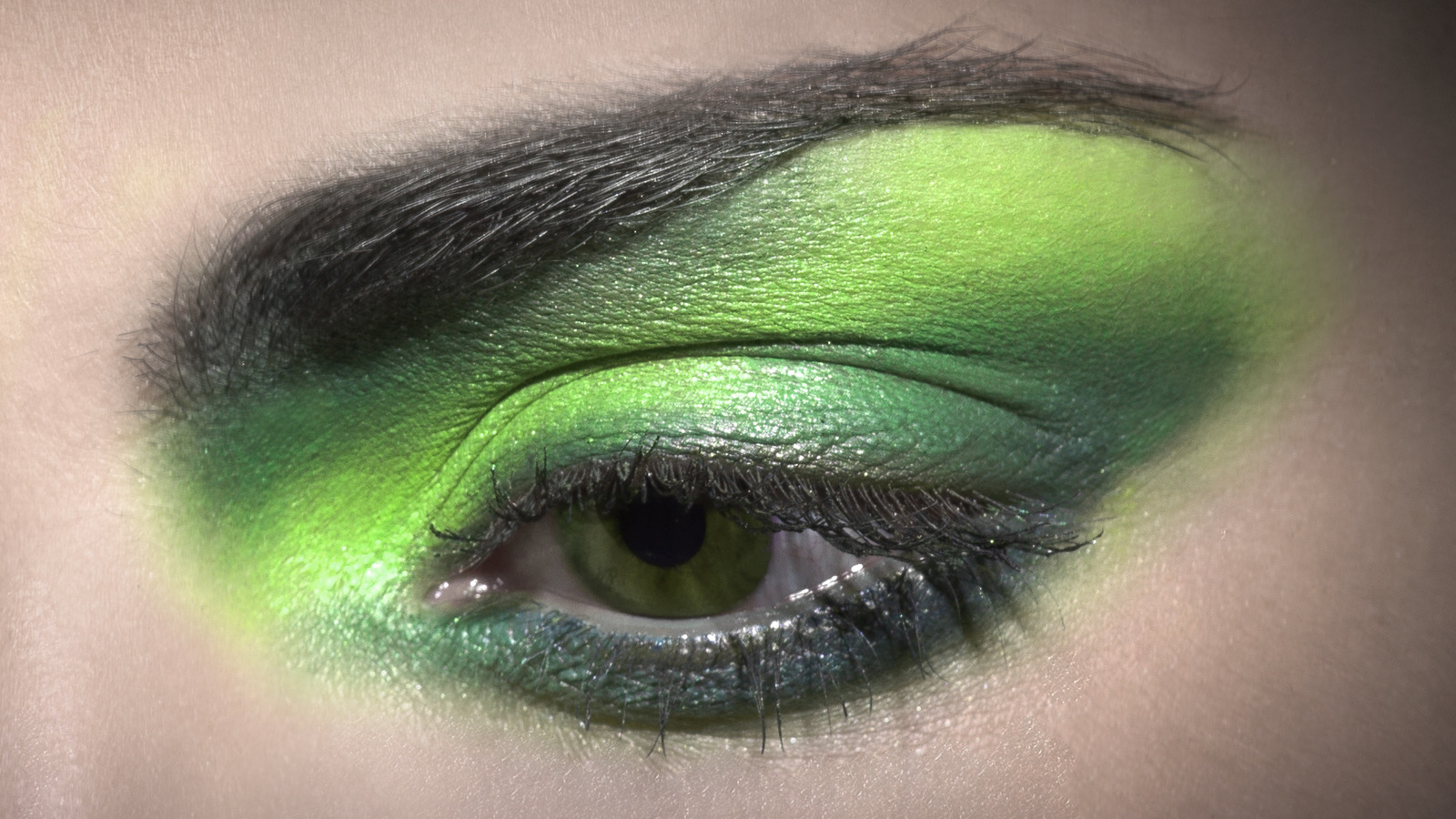12 Best Eyeshadow Colours For Green Eyes