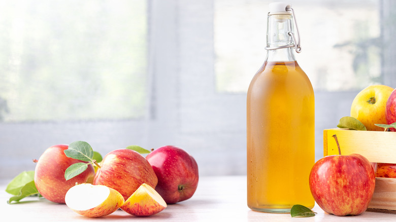 Apples and apple cider vinegar 