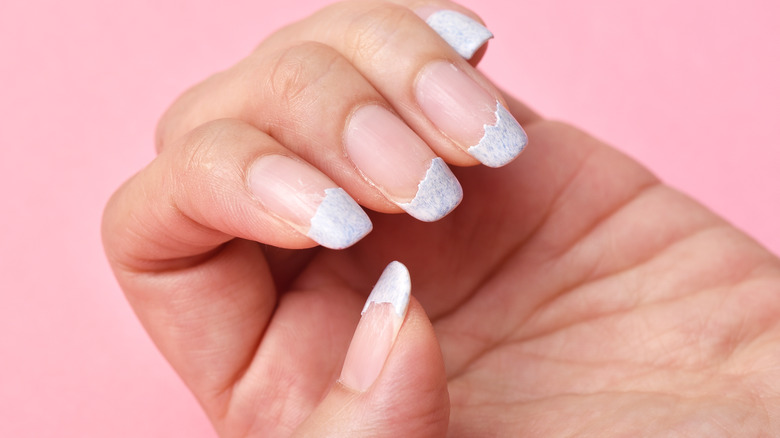 nails with cracked polish