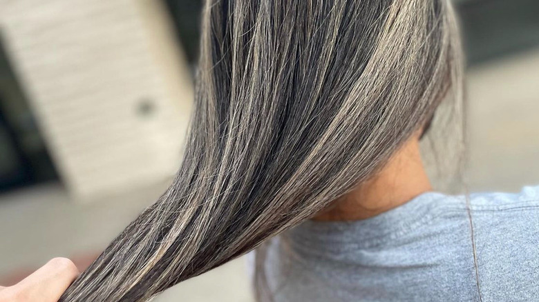 Herringbone Highlights Are The Gray Hair Technique Of The Future