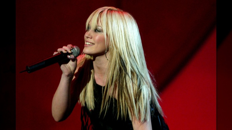 Hilary Duff on stage in 2003