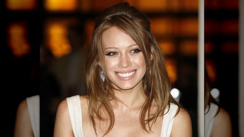 Hilary Duff smiles in 2006