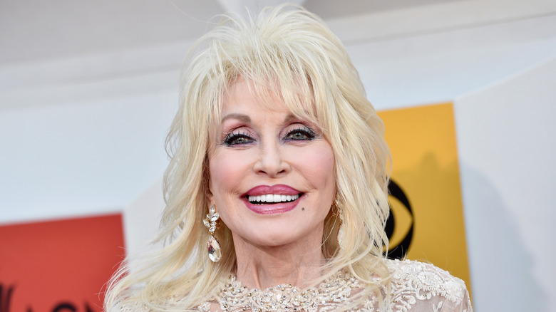 Dolly Parton on the red carpet in 2016