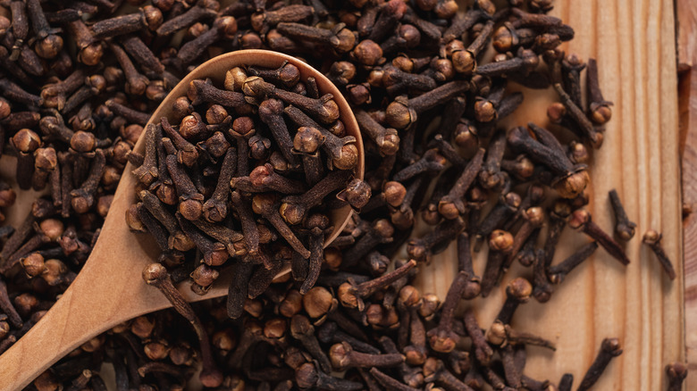 Organic clove