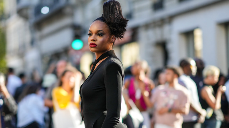 guest attending event with a high ponytail 