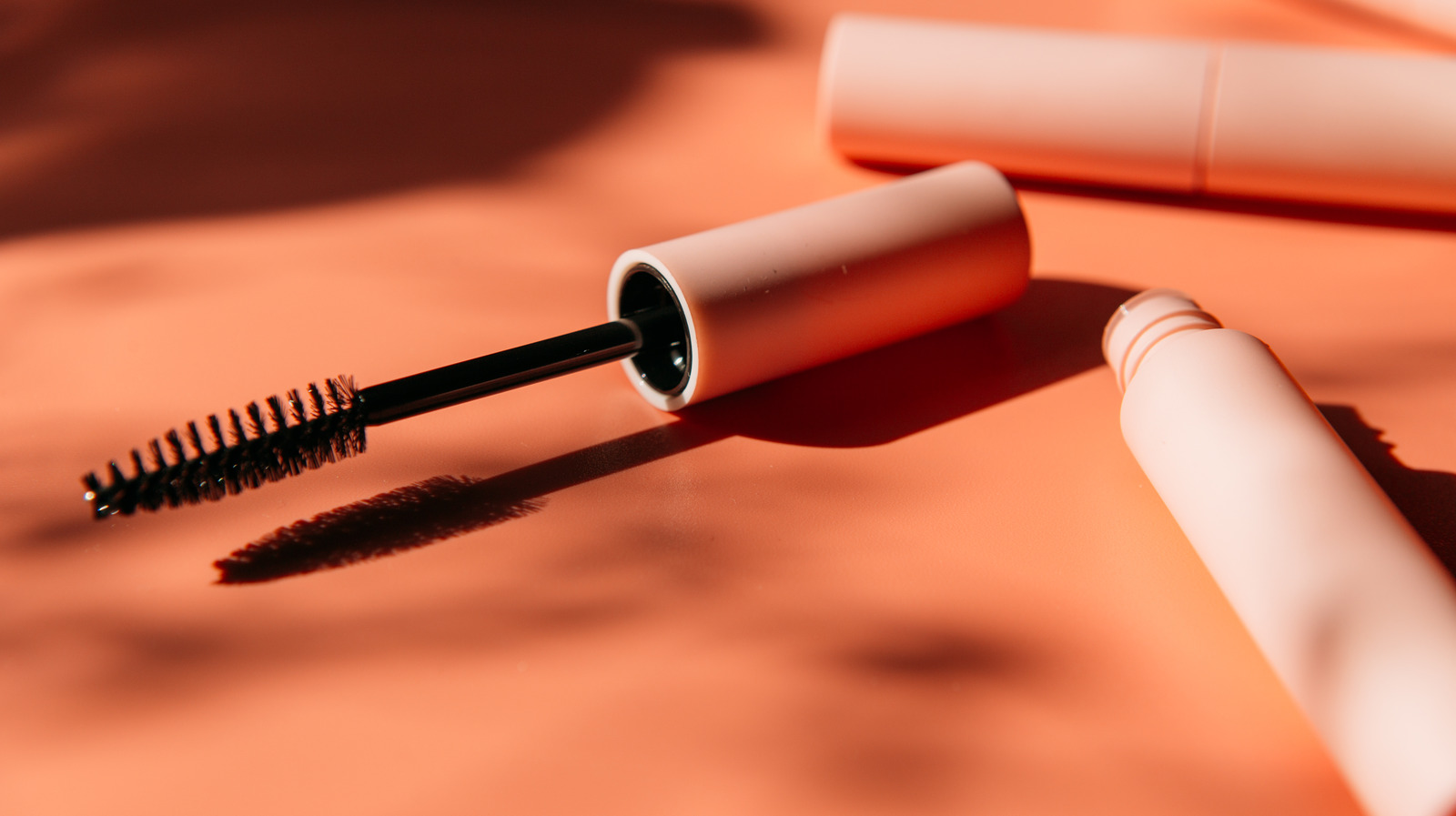 How To Achieve The TikTok Viral 'Antimascara Eyes' Look