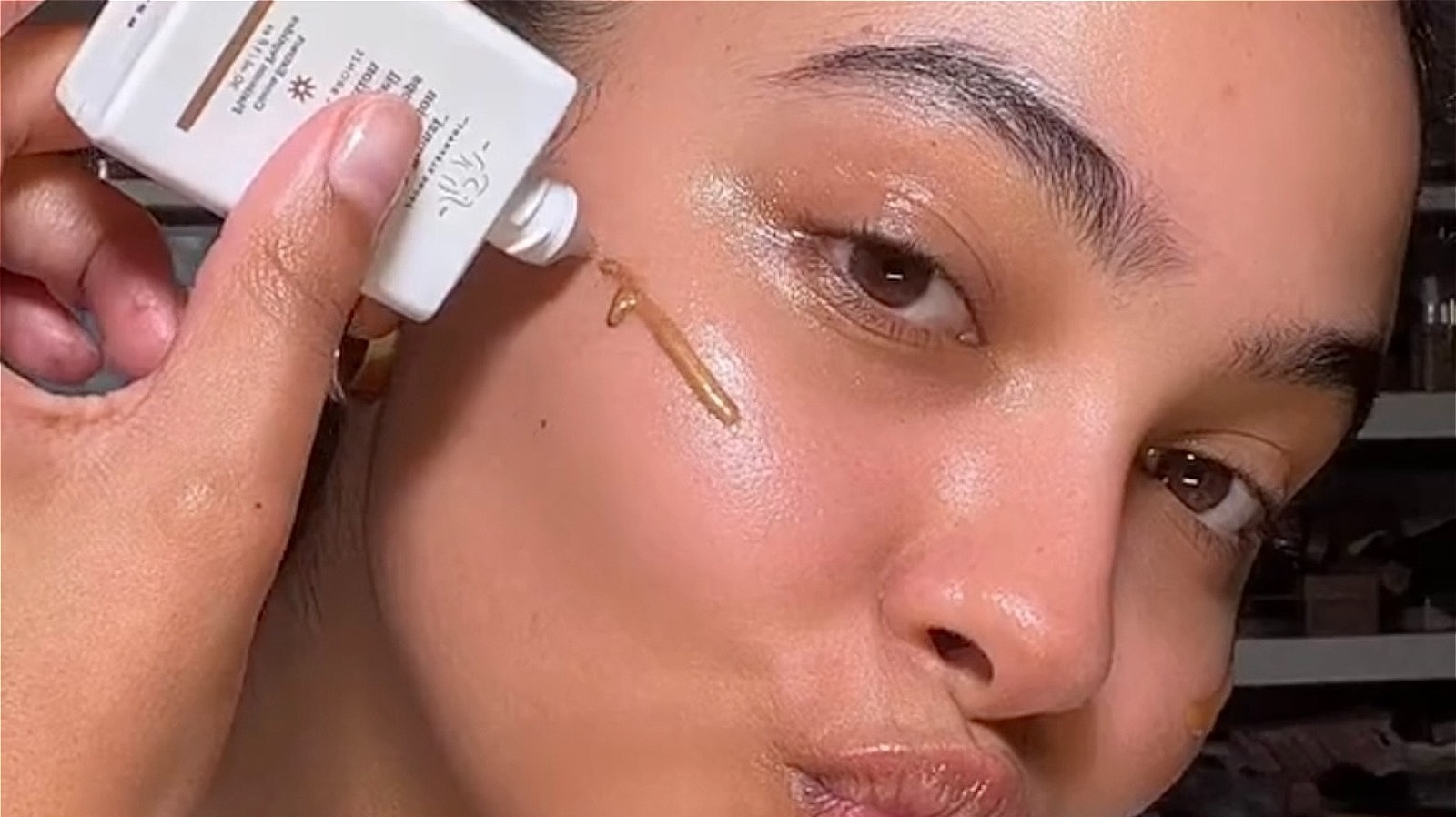 How To Add Bronzing Drops Into Your Beauty Routine