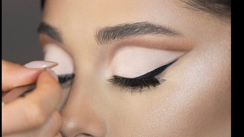cut crease eye makeup