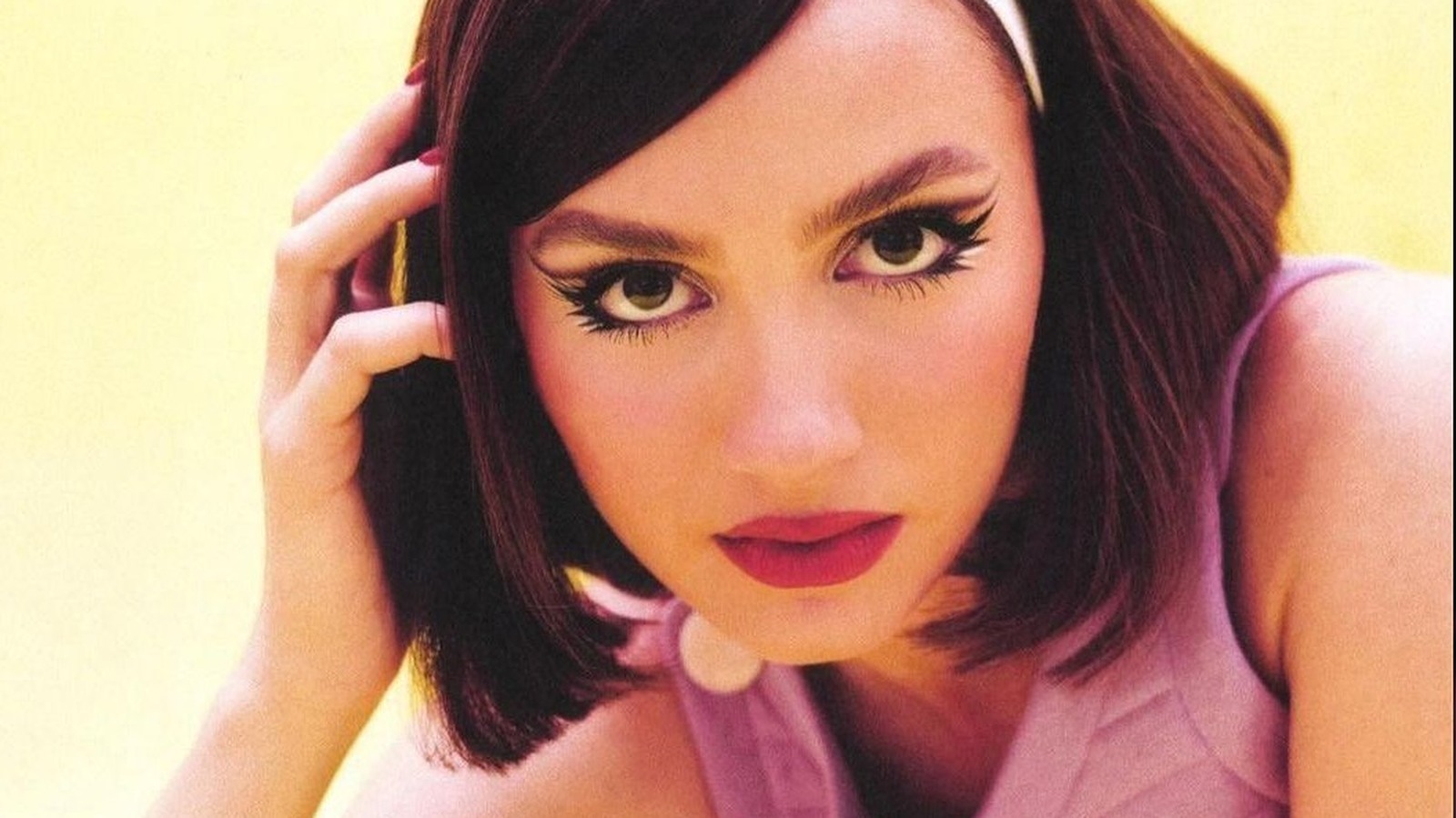 how-to-blend-mod-and-grunge-makeup-trends-for-a-cool-modern-aesthetic