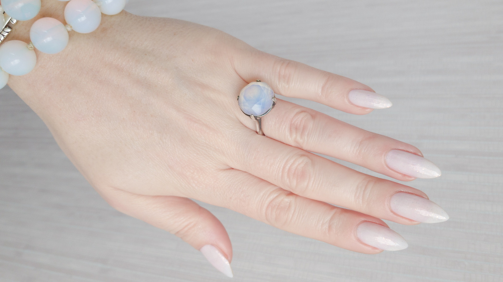 How To Create Glazed Donut Nails With Eyeshadow