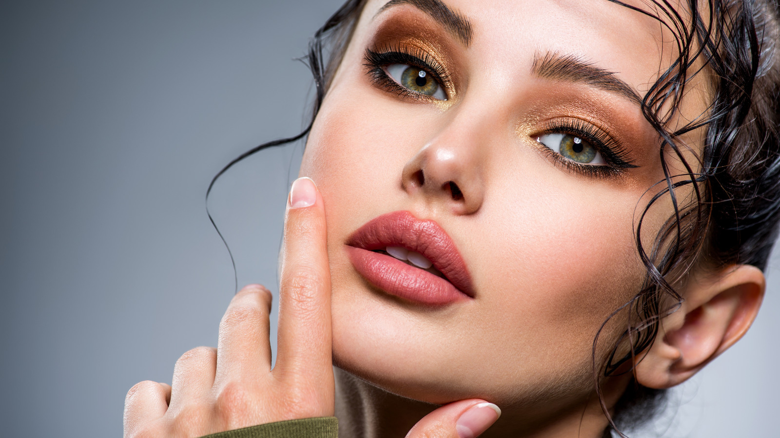 How To Create The Perfect Daytime Smoky Eye