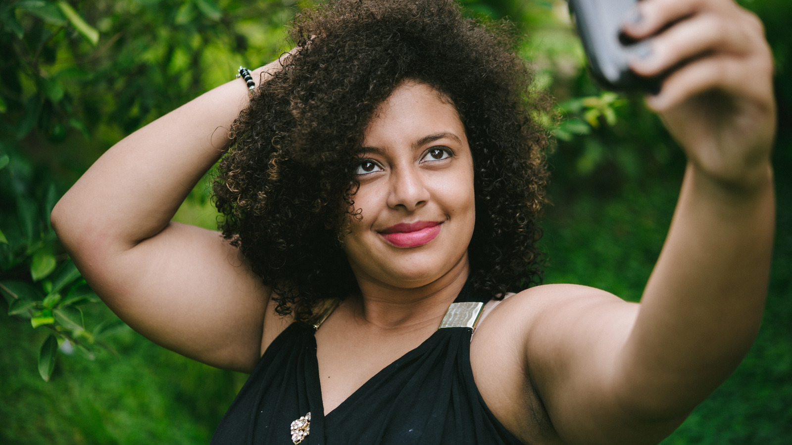 How To Deal With Body Dysmorphia In The Age Of Social Media, According