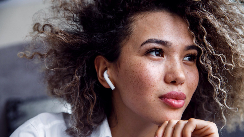 woman wearing airpods