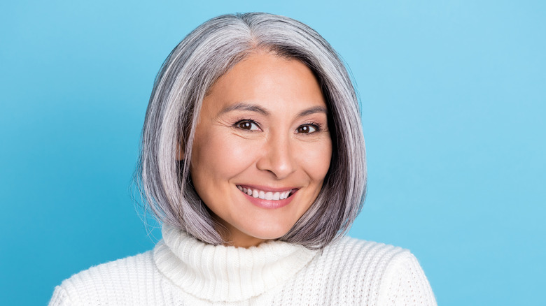 How to Highlight Gray Hair with Blonde Highlights - wide 9