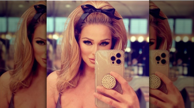 Woman with bow tied in 60s style hair