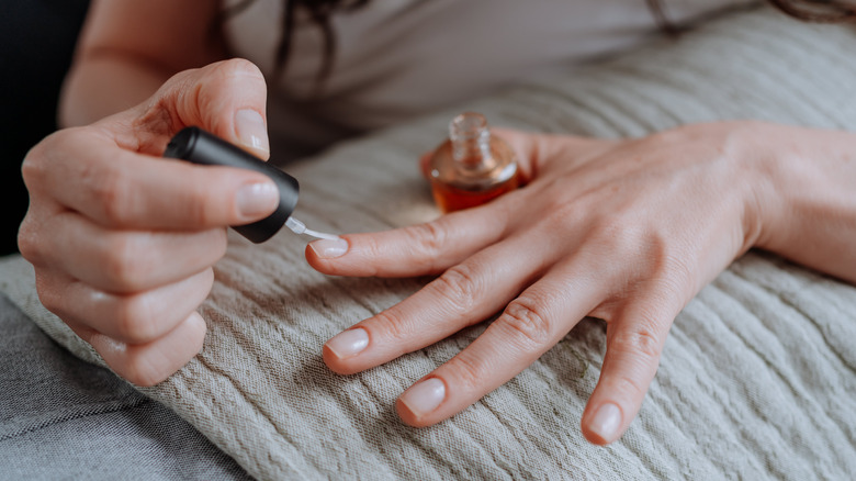 Top coat changes nail polish color without chipping - wide 3