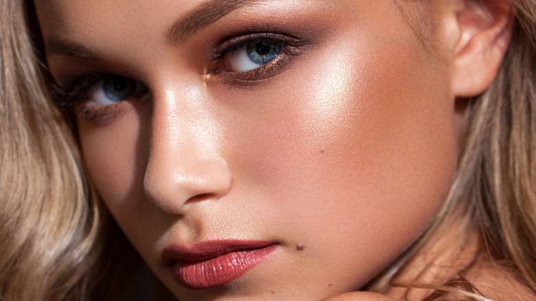 Model wearing gold highlighter