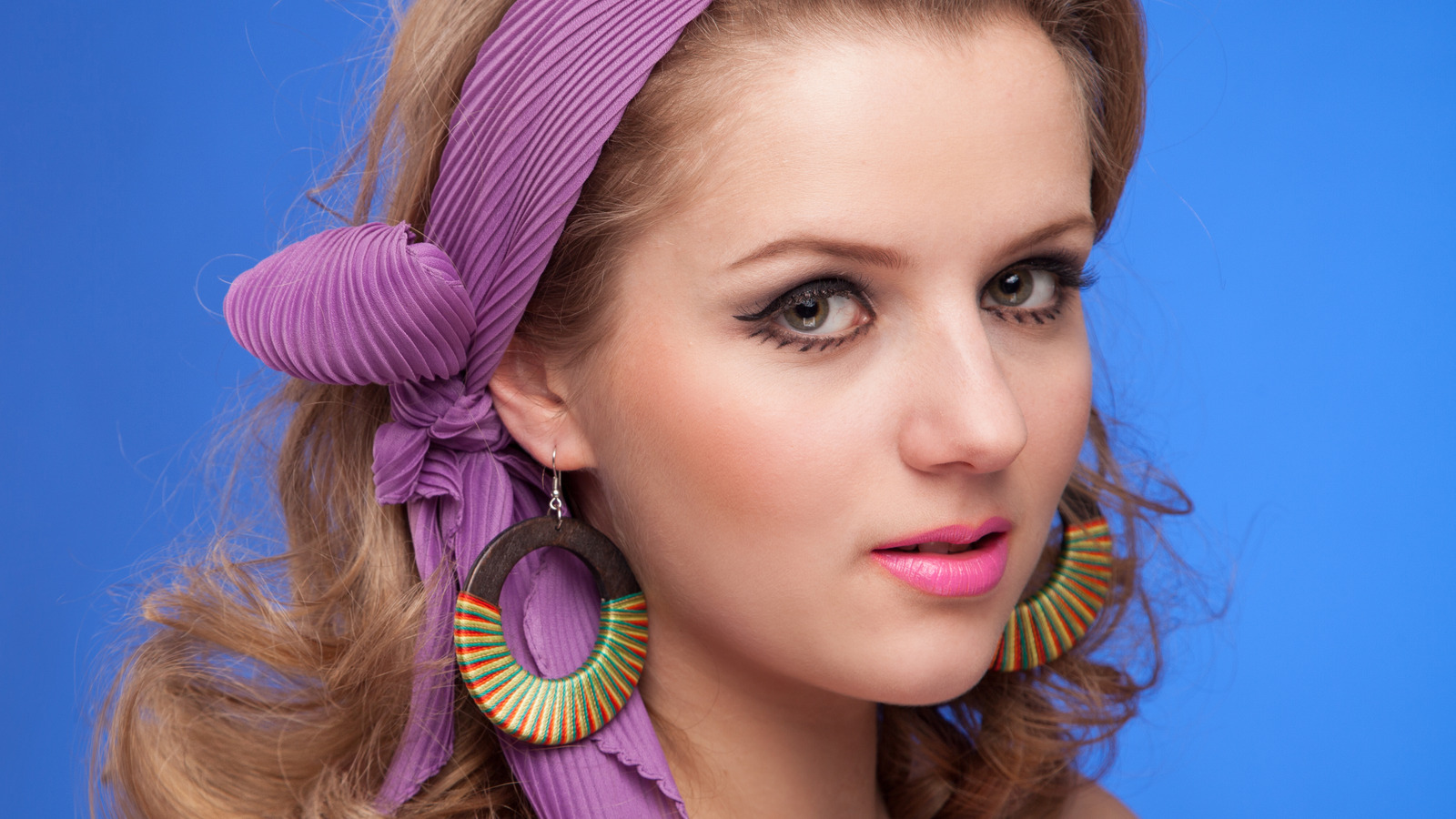 How To Put An Updated Spin On The 60s Sharp Lined Makeup Trend Glam 