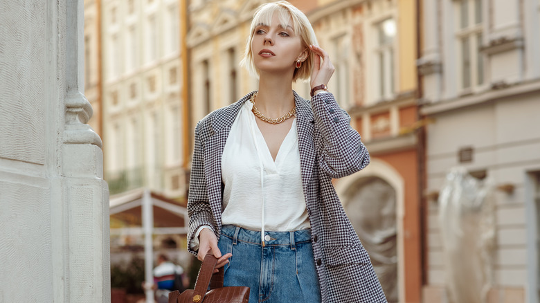 woman in '90s minimalist outfit